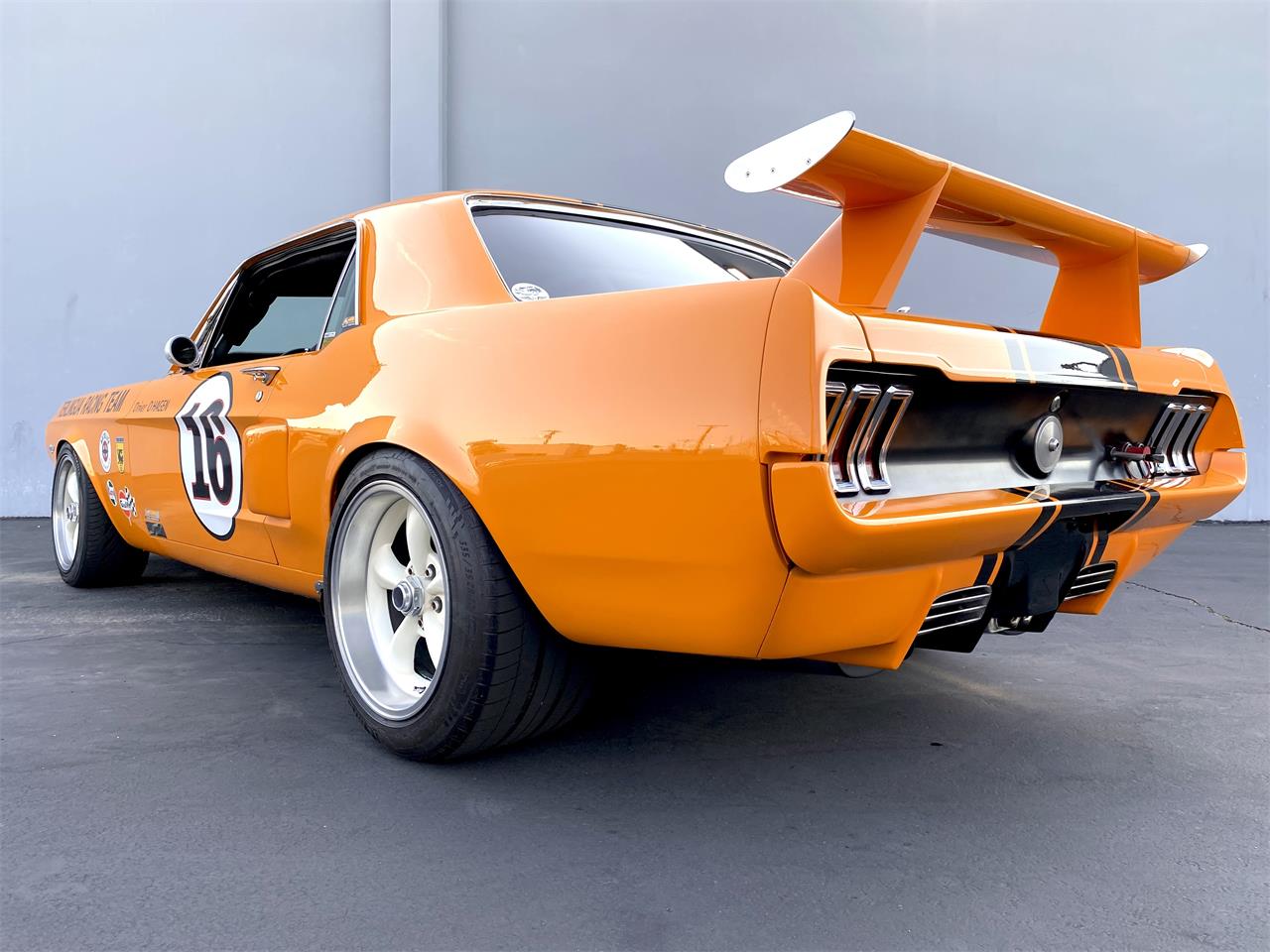Ford-Mustang-1967-Orange-Black-23