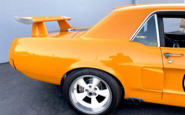 Ford-Mustang-1967-Orange-Black-24