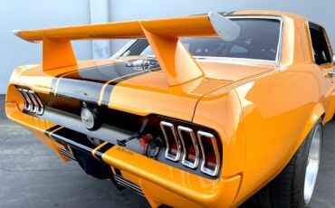 Ford-Mustang-1967-Orange-Black-32