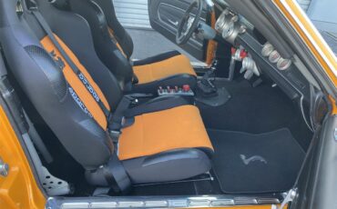 Ford-Mustang-1967-Orange-Black-41