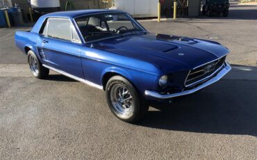 Ford-Mustang-1967-Presidential-Blue-Black