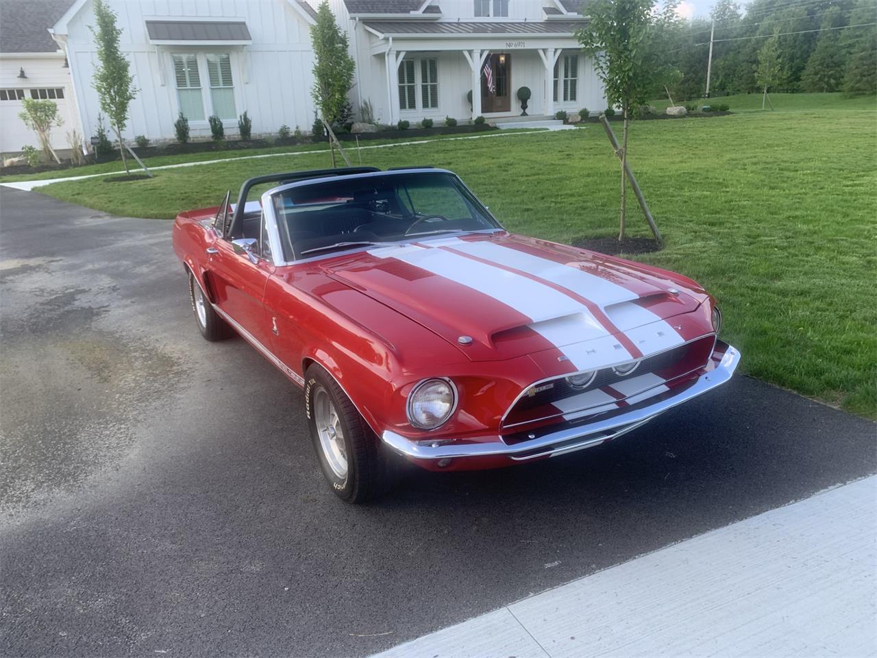 Ford-Mustang-1967-Red-Black-2