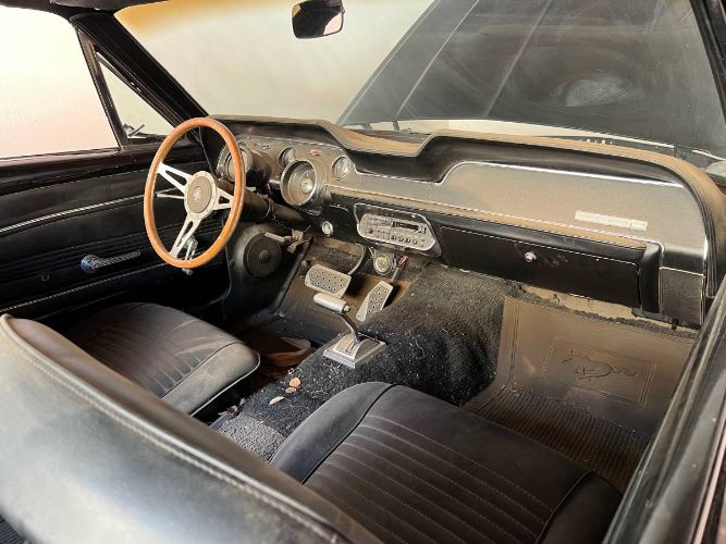 Ford-Mustang-1967-Red-Sauterne-Gold-1