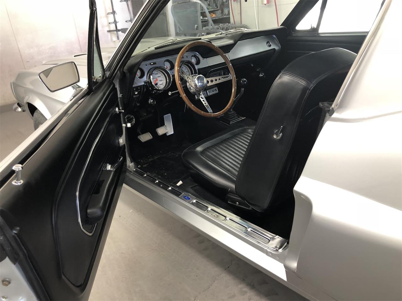 Ford-Mustang-1967-Silver-Black-26