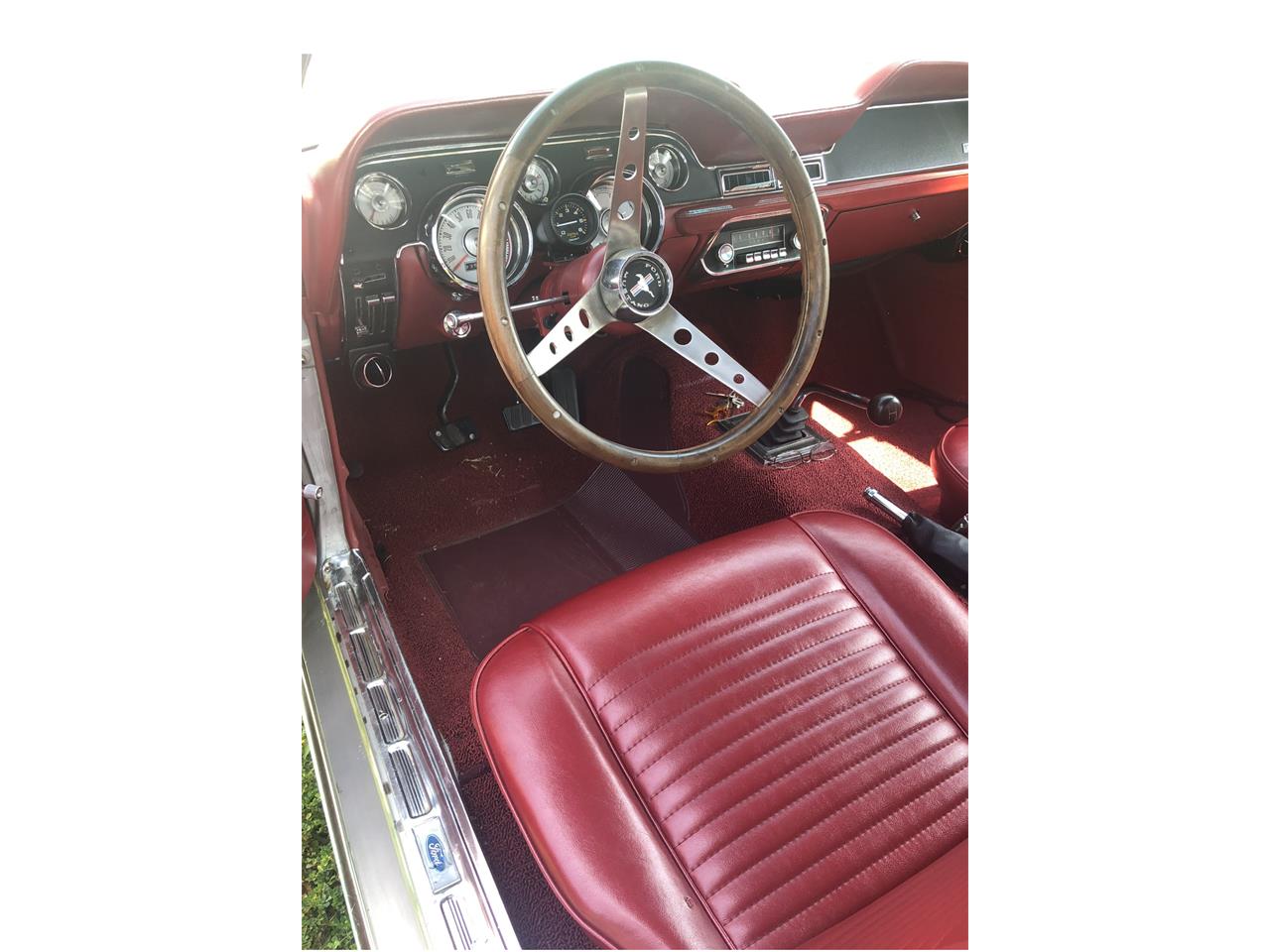Ford-Mustang-1967-Silver-Frost-Red-1