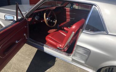 Ford-Mustang-1967-Silver-Frost-Red-10