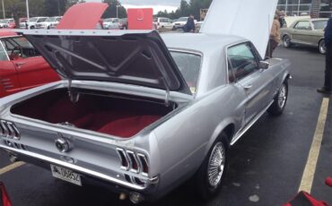 Ford-Mustang-1967-Silver-Frost-Red-11