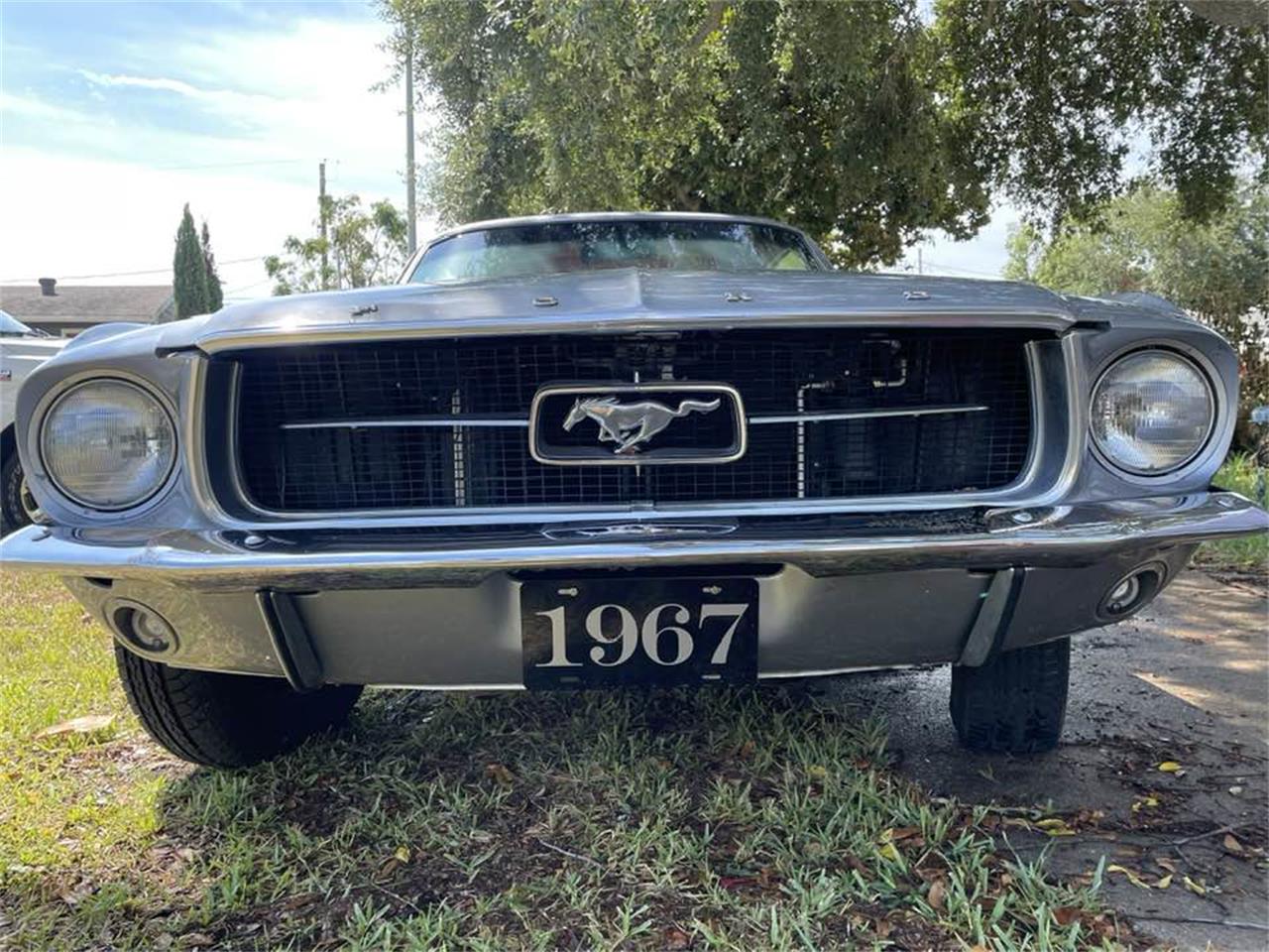 Ford-Mustang-1967-Silver-Frost-Red-12