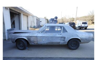 Ford-Mustang-1967-Silver-Frost-Red-18