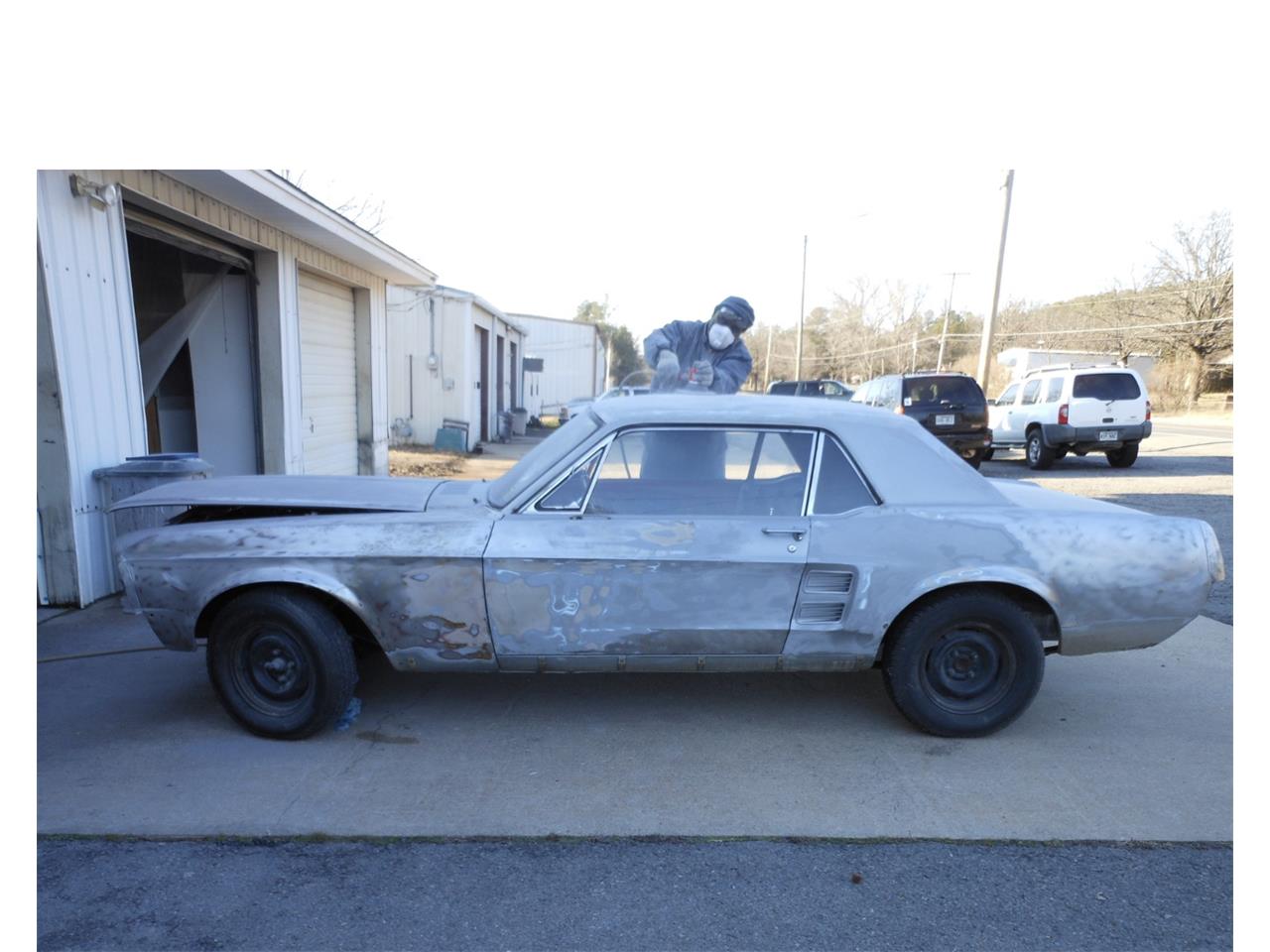 Ford-Mustang-1967-Silver-Frost-Red-18