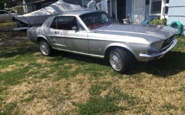 Ford-Mustang-1967-Silver-Frost-Red-20