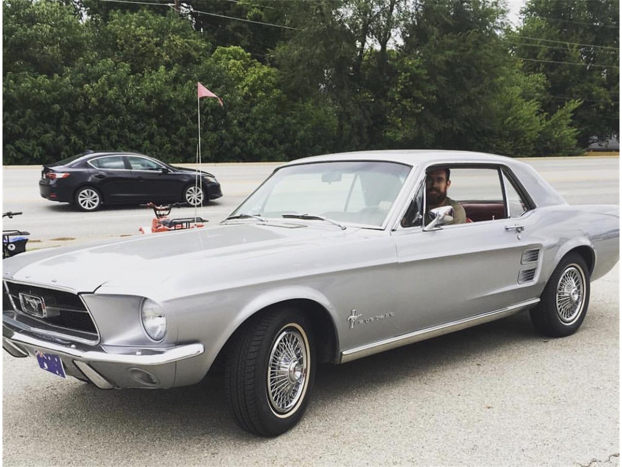 Ford-Mustang-1967-Silver-Frost-Red-22
