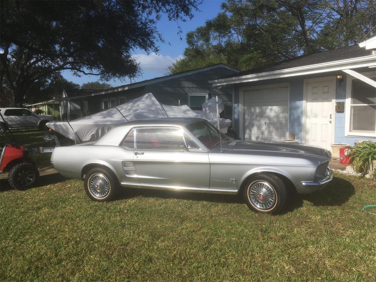 Ford-Mustang-1967-Silver-Frost-Red-3