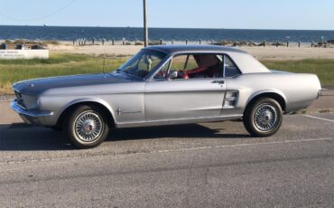 Ford-Mustang-1967-Silver-Frost-Red-4