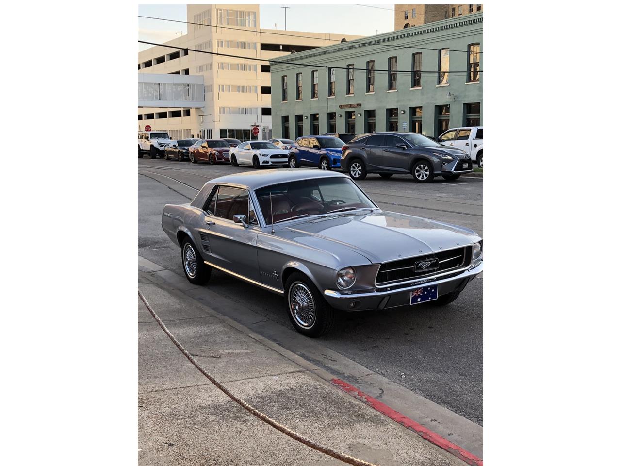 Ford-Mustang-1967-Silver-Frost-Red-5