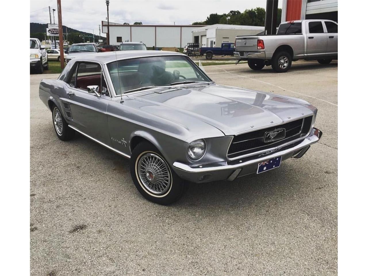 Ford-Mustang-1967-Silver-Frost-Red-9