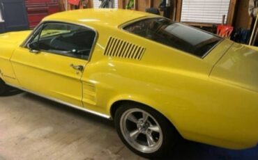 Ford-Mustang-1967-Springtime-Yellow-Black