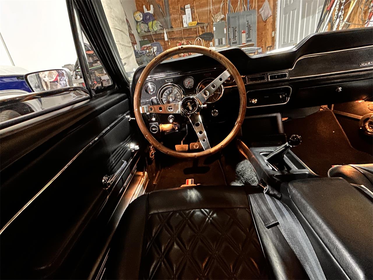 Ford-Mustang-1967-White-Black-12