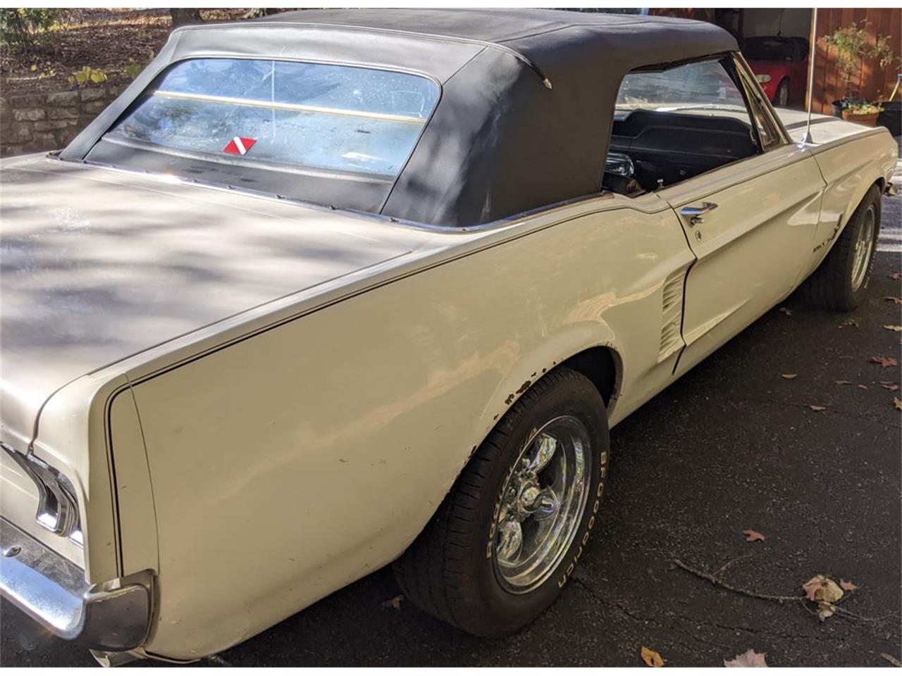 Ford-Mustang-1967-White-Black-3