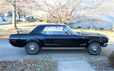 Ford-Mustang-1968-Black-Red-3
