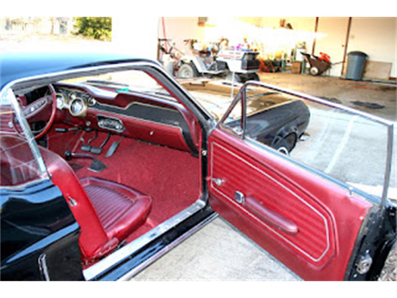 Ford-Mustang-1968-Black-Red-9