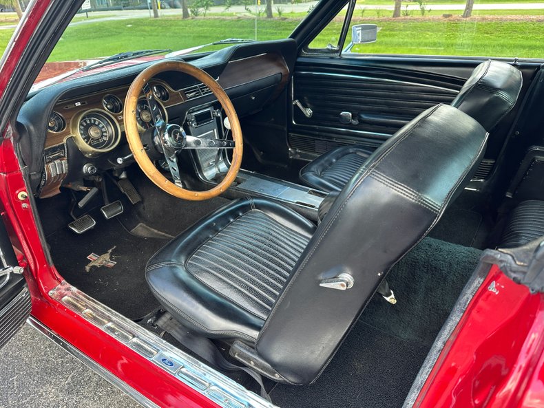 Ford-Mustang-1968-Candyapple-Red-Black-5