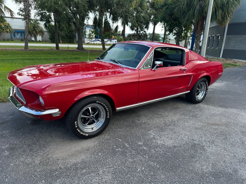 Ford-Mustang-1968-Candyapple-Red-Black-6
