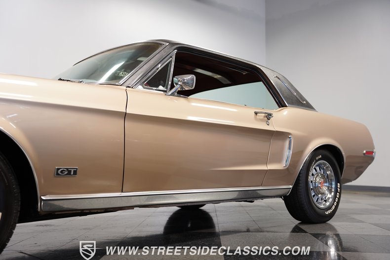 Ford-Mustang-1968-Gold-Dark-Red-18