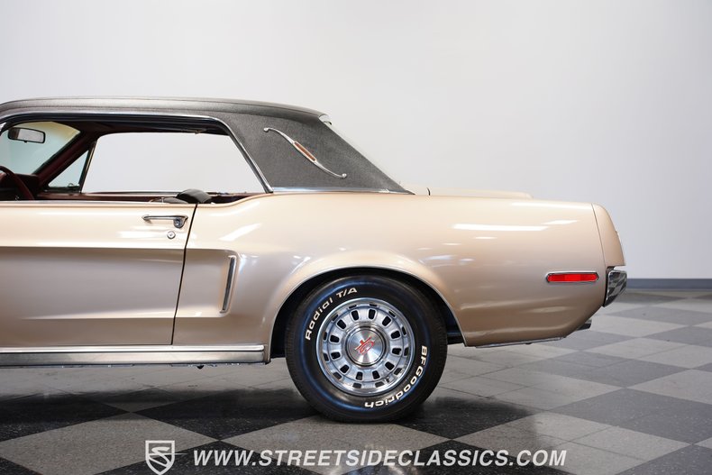 Ford-Mustang-1968-Gold-Dark-Red-20