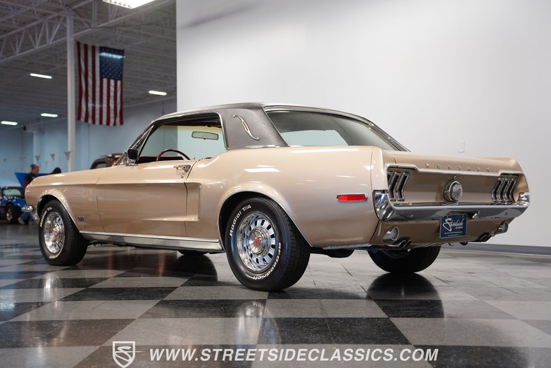 Ford-Mustang-1968-Gold-Dark-Red-21