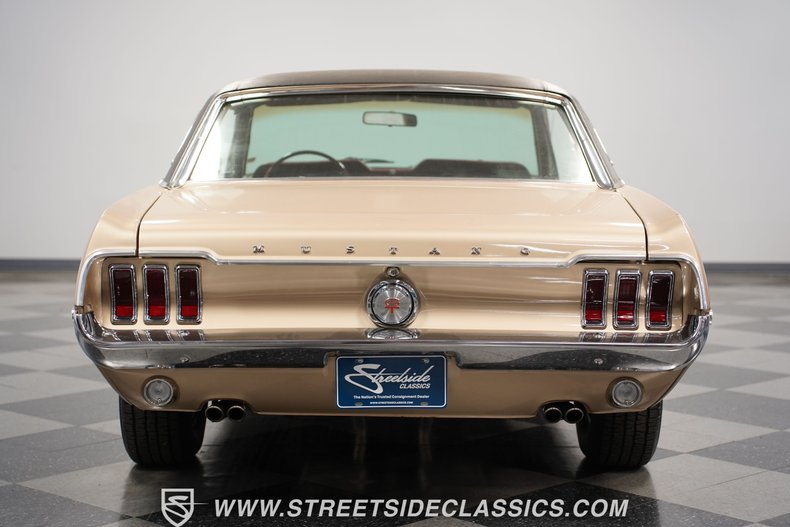 Ford-Mustang-1968-Gold-Dark-Red-22