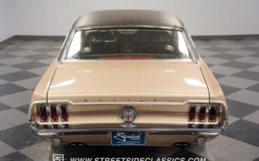 Ford-Mustang-1968-Gold-Dark-Red-23