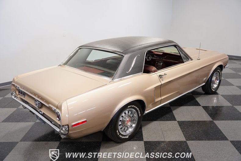 Ford-Mustang-1968-Gold-Dark-Red-24