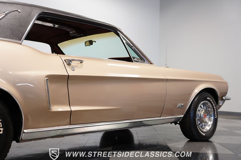 Ford-Mustang-1968-Gold-Dark-Red-26