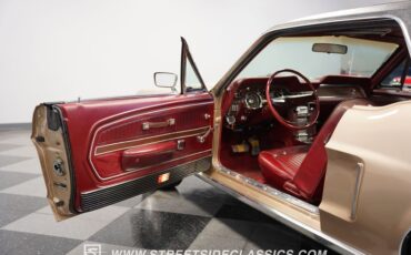Ford-Mustang-1968-Gold-Dark-Red-33