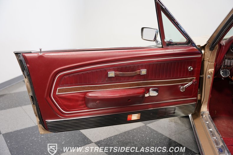 Ford-Mustang-1968-Gold-Dark-Red-34