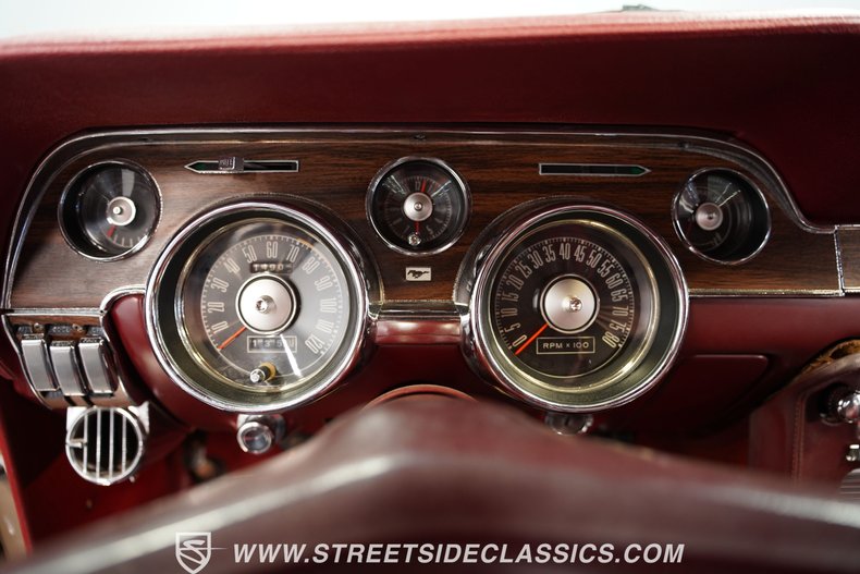 Ford-Mustang-1968-Gold-Dark-Red-37