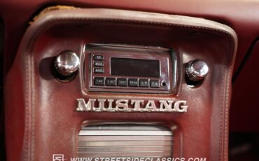 Ford-Mustang-1968-Gold-Dark-Red-39