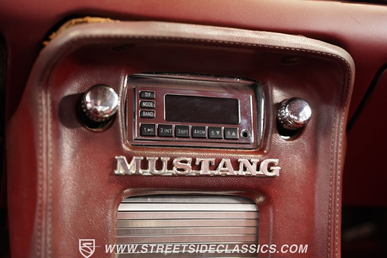 Ford-Mustang-1968-Gold-Dark-Red-39