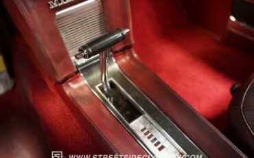 Ford-Mustang-1968-Gold-Dark-Red-40
