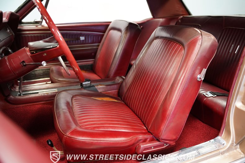Ford-Mustang-1968-Gold-Dark-Red-42