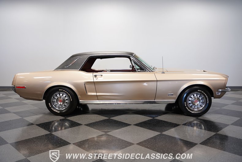 Ford-Mustang-1968-Gold-Dark-Red-45