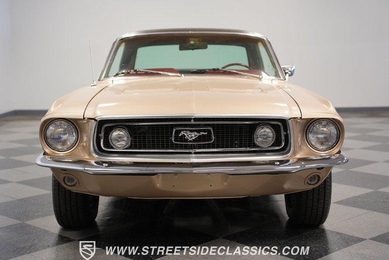 Ford-Mustang-1968-Gold-Dark-Red-46