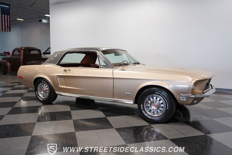 Ford-Mustang-1968-Gold-Dark-Red-47