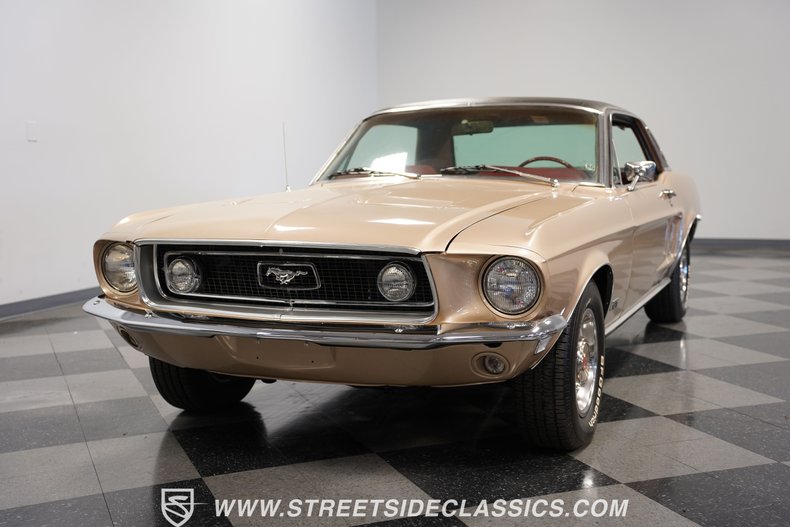 Ford-Mustang-1968-Gold-Dark-Red-5