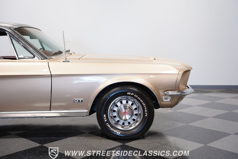 Ford-Mustang-1968-Gold-Dark-Red-8