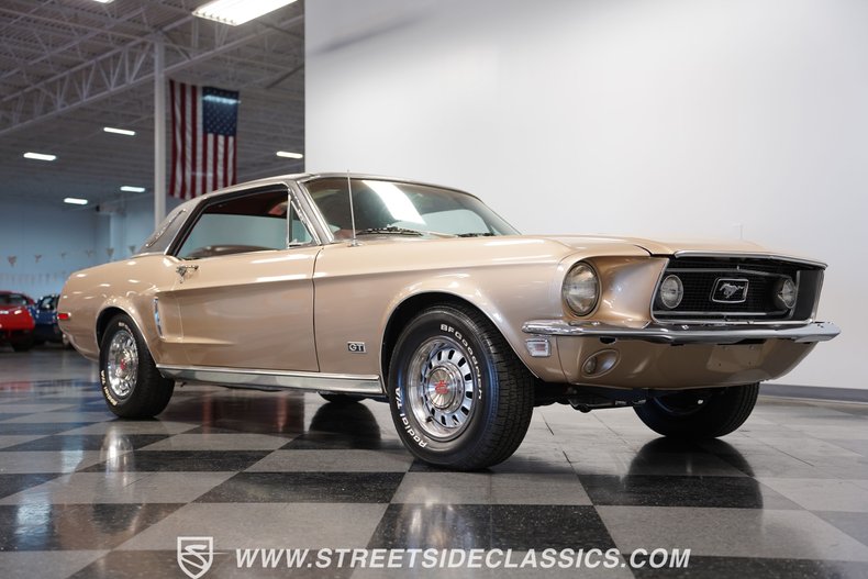 Ford-Mustang-1968-Gold-Dark-Red-9