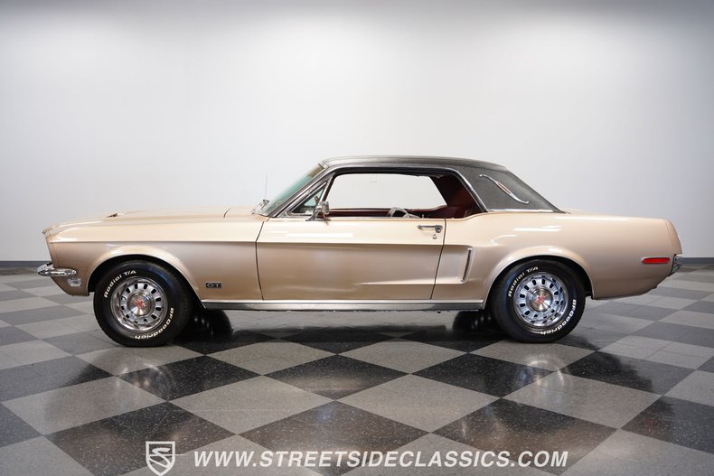 Ford-Mustang-1968-Gold-Dark-Red