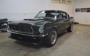 Ford-Mustang-1968-METALIC-GREEN-BLACKRED-STICHING-12