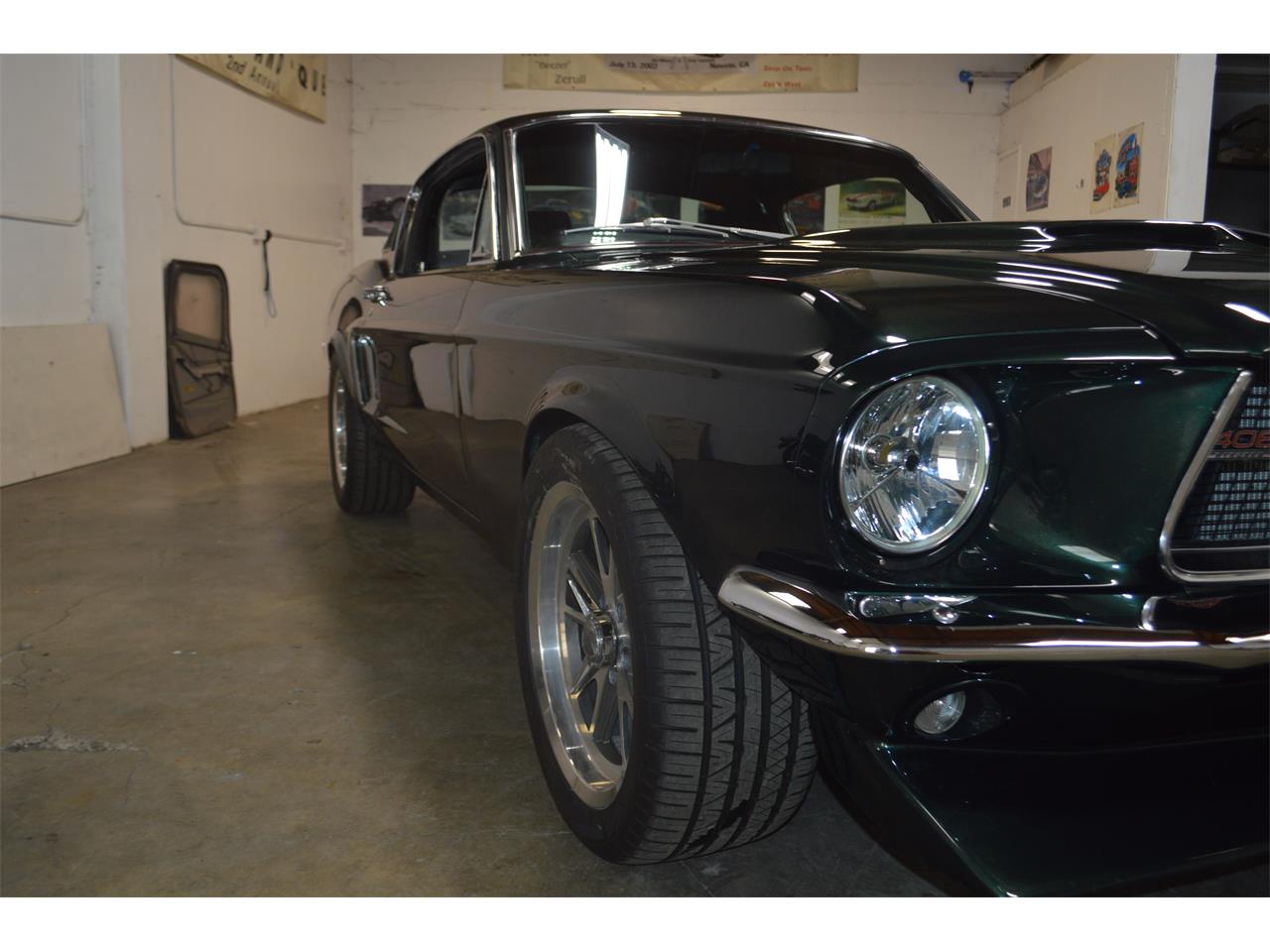 Ford-Mustang-1968-METALIC-GREEN-BLACKRED-STICHING-2
